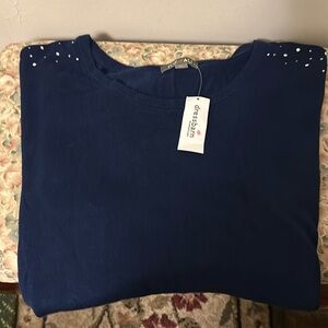 Roz & Ali ladies size XL navy blue long sleeve v-neck sweater.